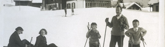 Elsa Roth (links) mit ihrer Familie beim Skifahren in Mürren im Februar 1929