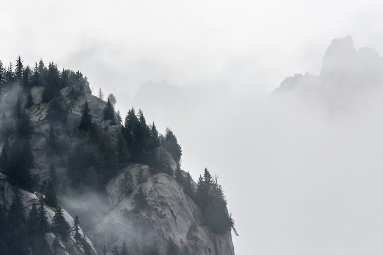 Berge im Nebel
