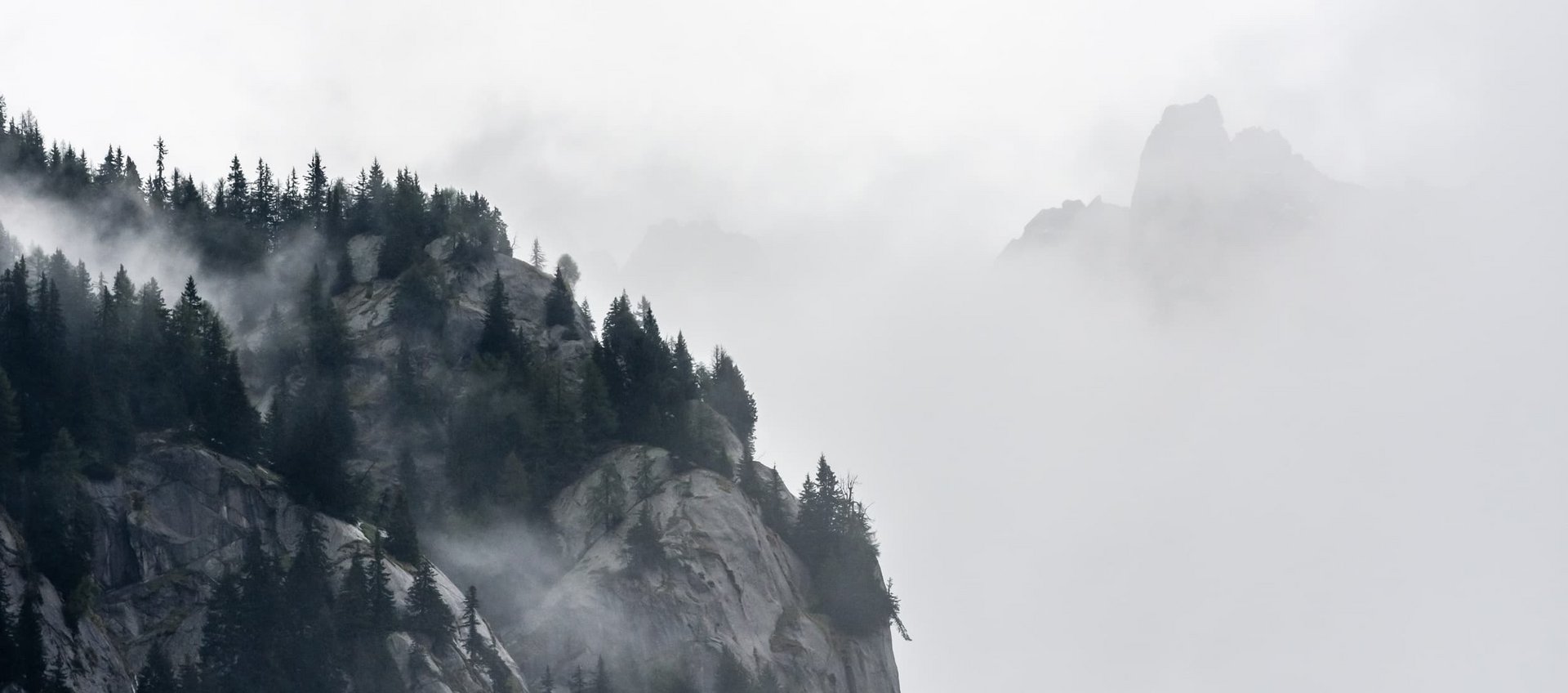 Berge im Nebel